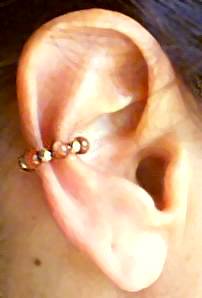 Ear Cuff with Goldstones.